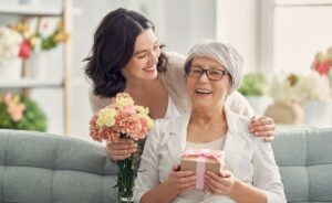 Lake Howard Heights | Senior woman receiving gift from daughter
