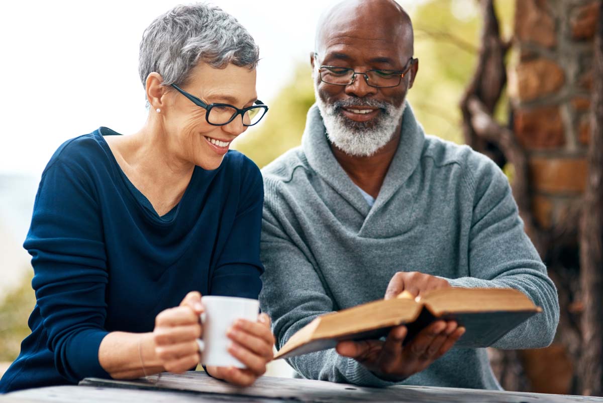 Legacy Ridge at Bookstone | Seniors reading and drinking coffee