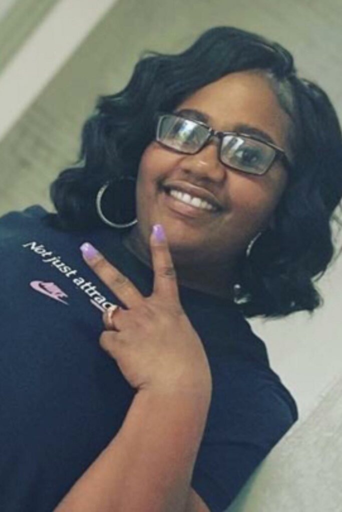 Lakita Moss, Associate of the Month