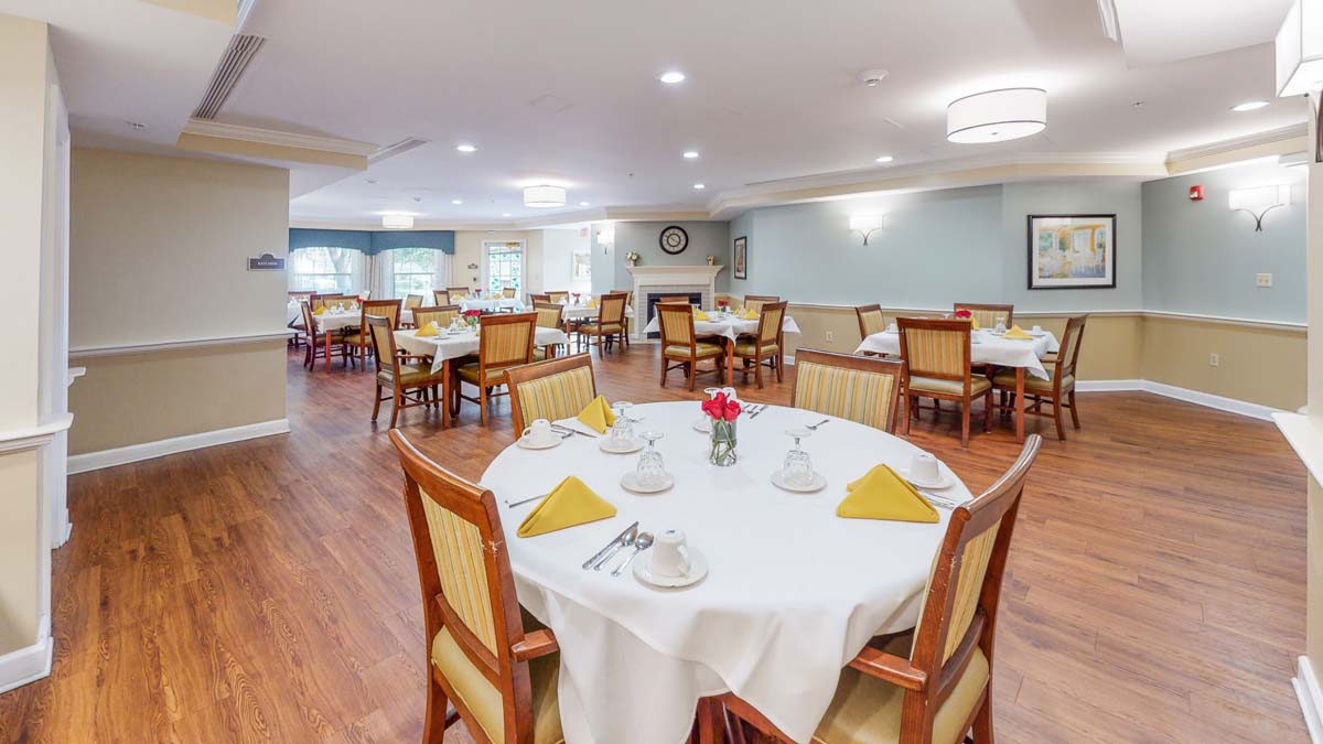 Madison at Ocoee | Assisted living dining room