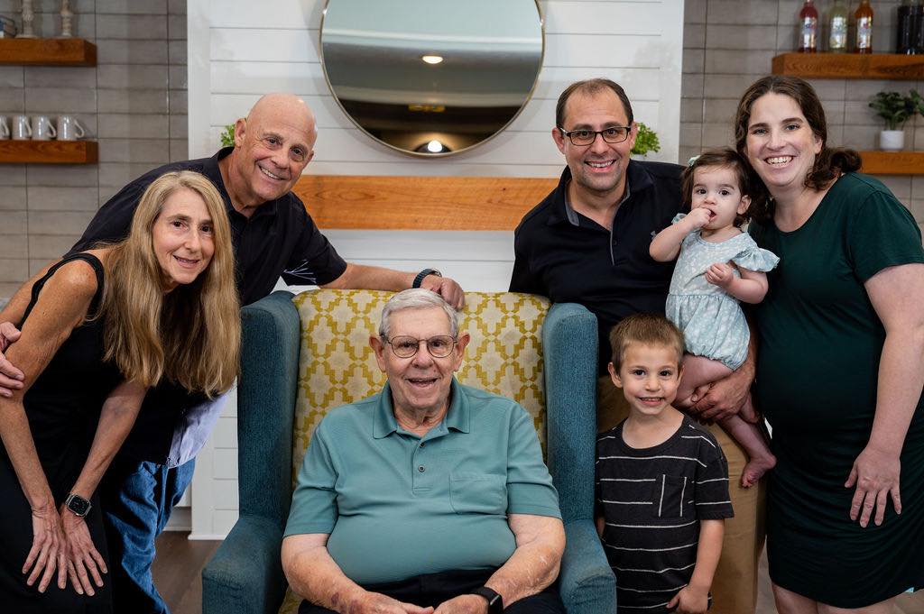 Tips to Visit a Loved One in Assisted Living and Memory Care