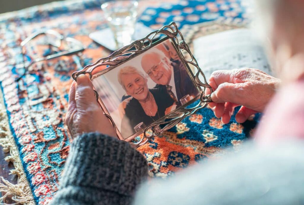 When Is the Right Time to Consider Memory Care? Signs You Shouldn’t Ignore