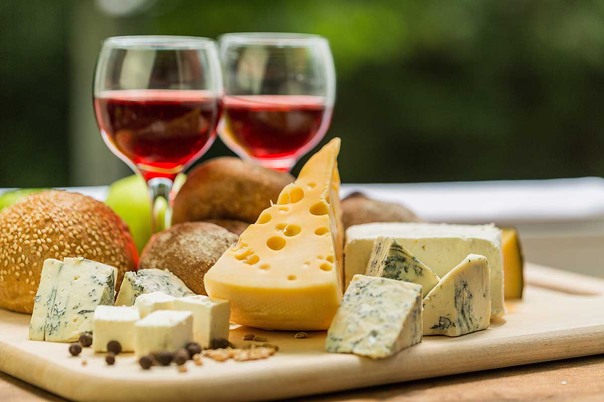Oakview Park | Wine and cheese