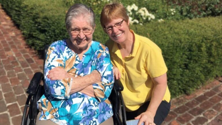 Oakview Park | Senior with associate
