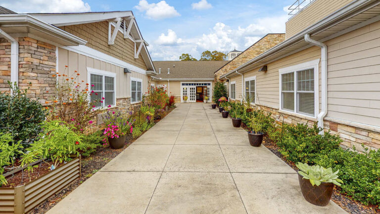 Spring Park Travelers Rest | Courtyard