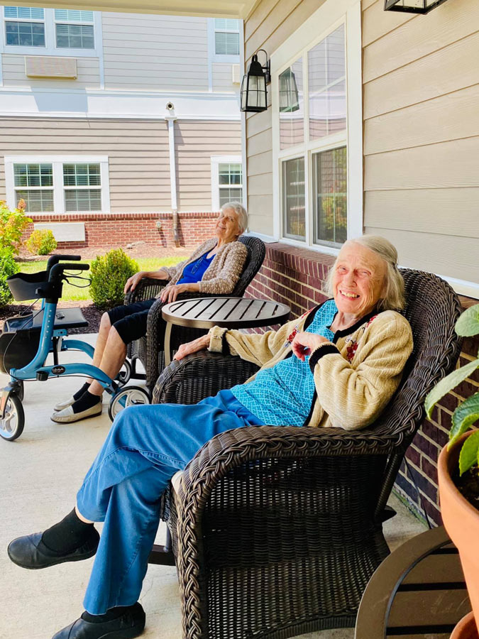 The Goldton at Spring Hill | Seniors on porch