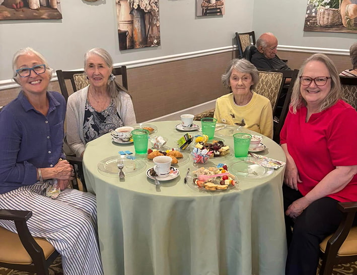 Senior eating together the goldton at spring hill tennessee