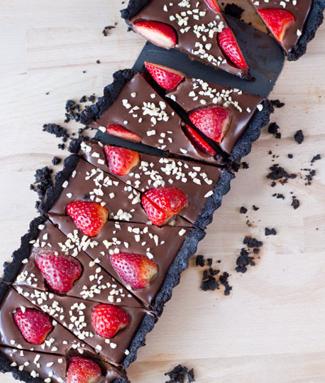 No bake strawberry chocolate tart