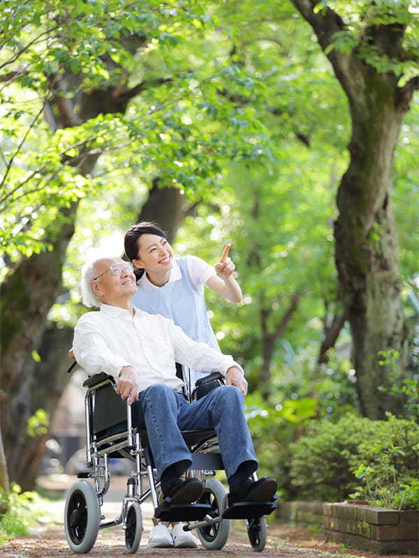 The Goldton at St. Petersburg | Happy senior and caregiver on nature trail