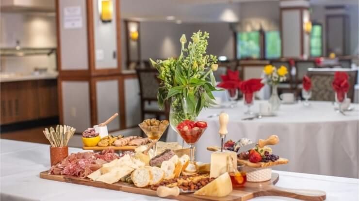 Community-Dining-MarqueeBar-Snack
