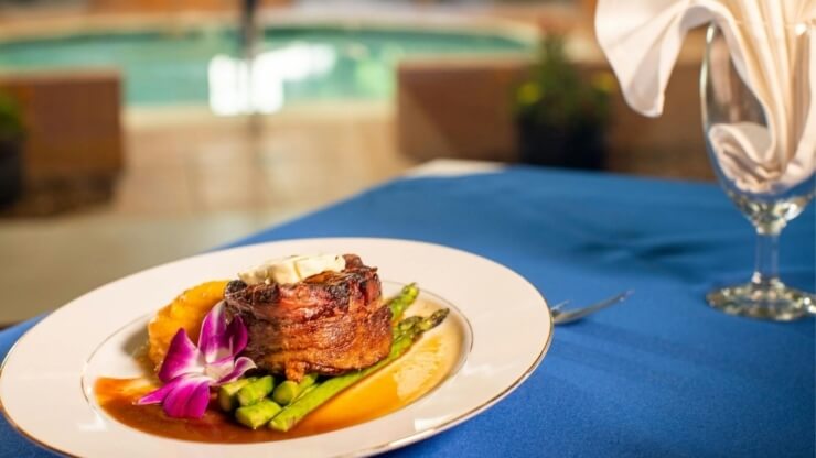 Community-Dining-MarqueeBar