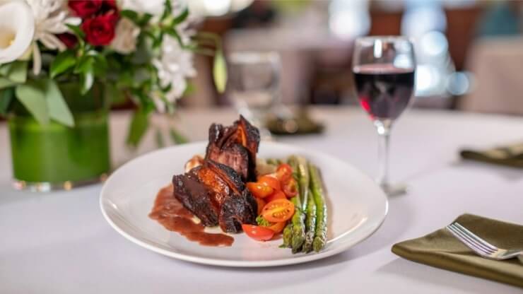 Community-Dining-with-wine