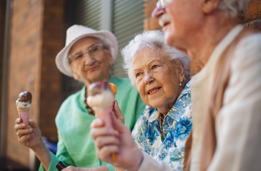What Can Seniors Expect in Their Daily Routine at Assisted Living?