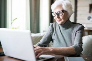 Atlas Senior Living | Senior woman using computer