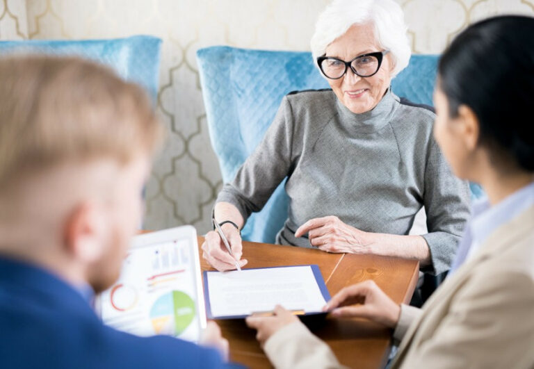 What Should I Know About Financial Planning Before Choosing Assisted Living?